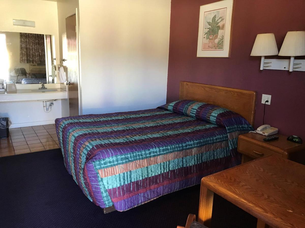 Luxury Inn George West Exterior photo