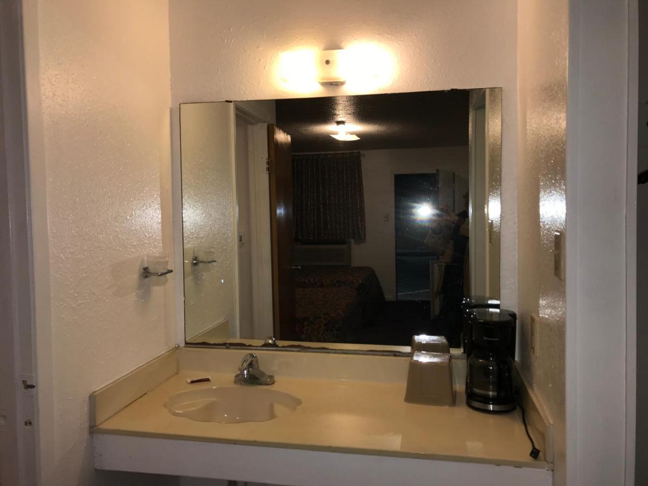 Luxury Inn George West Exterior photo